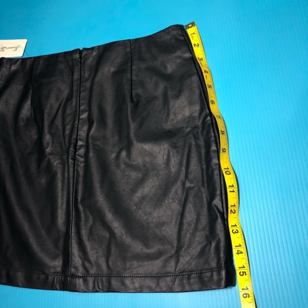 Leather mini skirt - Picture 4 of 4